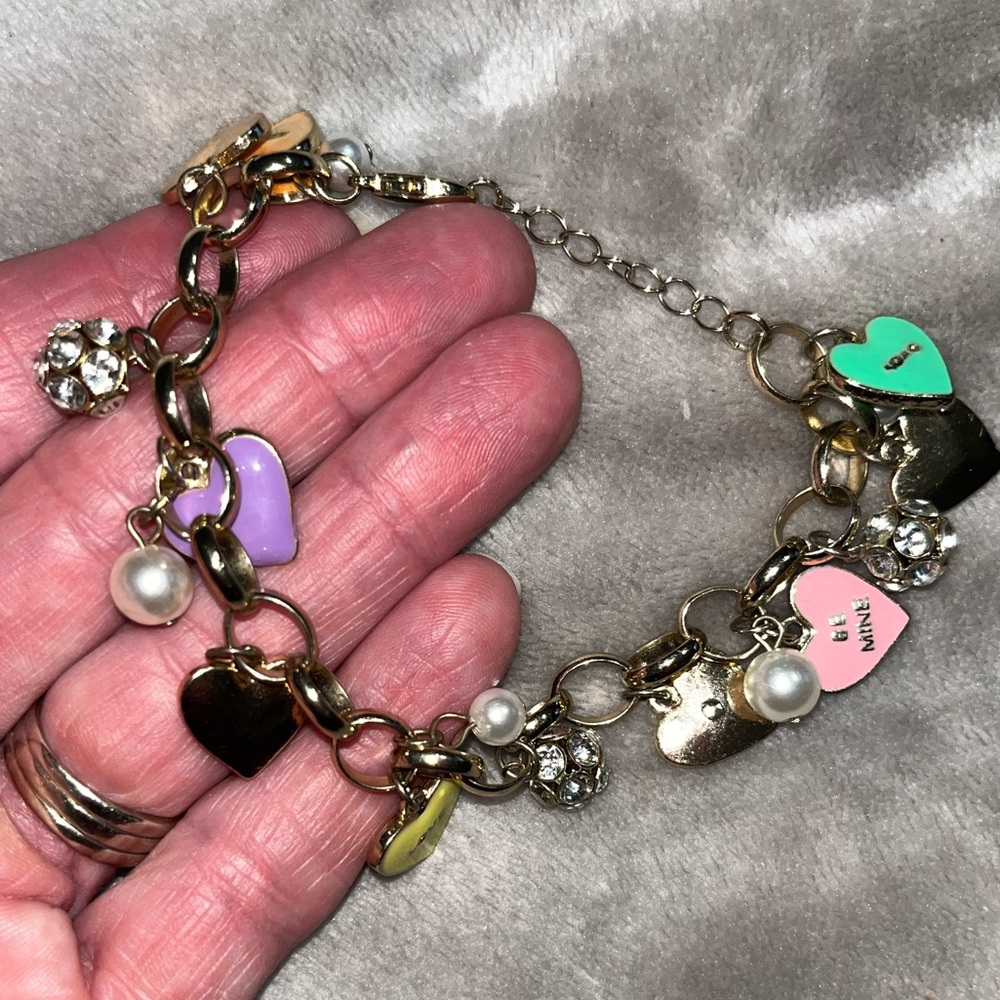 EUC MACYS SWEETHEART BRACELET - Picture 3 of 4